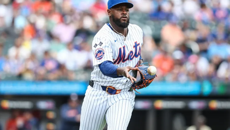 Houston Astros complete the signing of New York Mets star